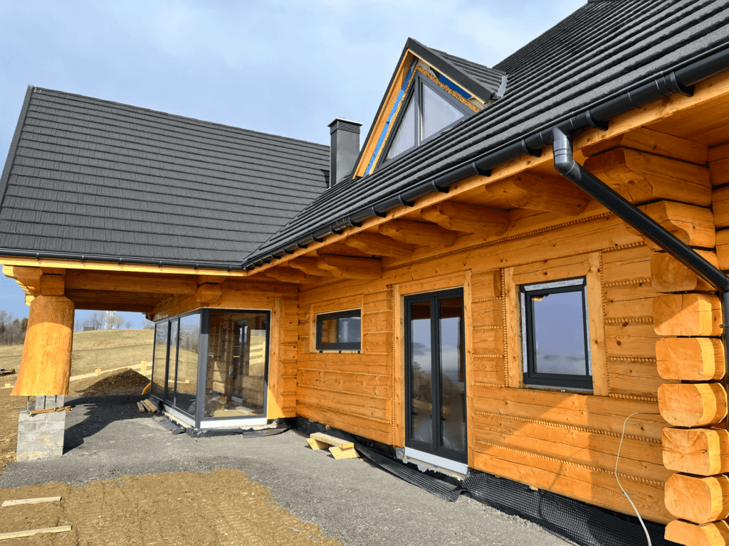 Dom z bali w Istebnej na Złotym Groniu